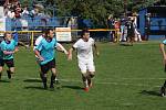 Fotbalisté Ořechova (bílé dresy) v hodovém derby porazili Polešovice 2:0.