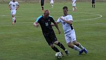 Fotbalisté vedoucích Osvětiman (tmavé dresy) v sobotu doma podlehli třetím Bojkovicím 2:4.