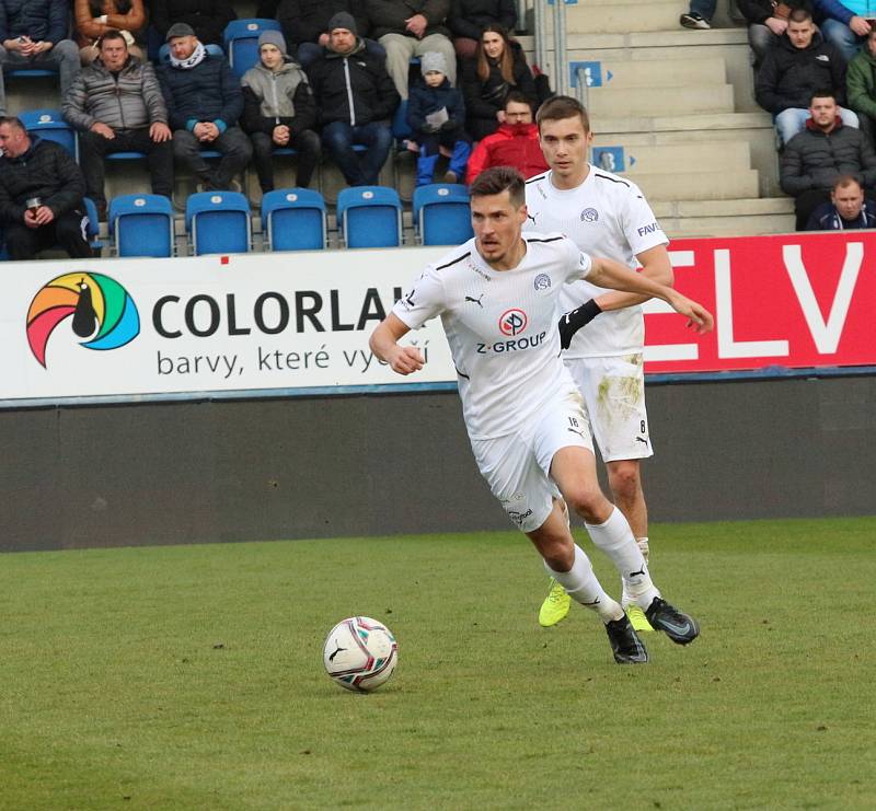 Fotbalisté Slovácka (bílé dresy) přivítali ve 23. kole FORTUNA:LIGY Mladou Boleslav.