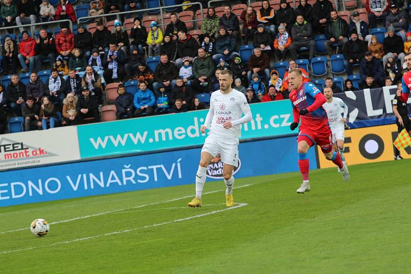 Fotbalisté Slovácka (bílé dresy) ve šlágru 20. kola FORTUNA:LIGY vyzvali mistrovskou Plzeň.