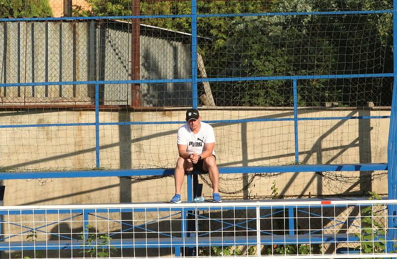 Fotbalisté Slovácka (bílé dresy) na úvod přípravy přehráli Vyškov 6:1.