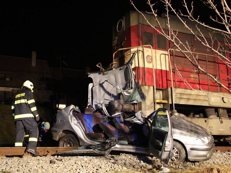 Vážná dopravní nehoda zastavila provoz na trati Staré Město-Uherské Hradiště.