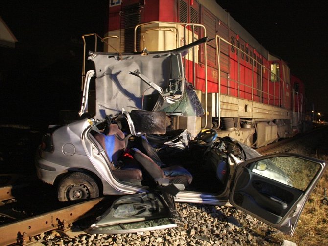 Vážná dopravní nehoda zastavila provoz na trati Staré Město-Uherské Hradiště.