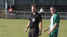 Fotbalisté Ostrožské Nové Vsi (zelenobílé dresy) ve 12. kole I. B třídy skupiny C zdolal Polešovice 2:1.