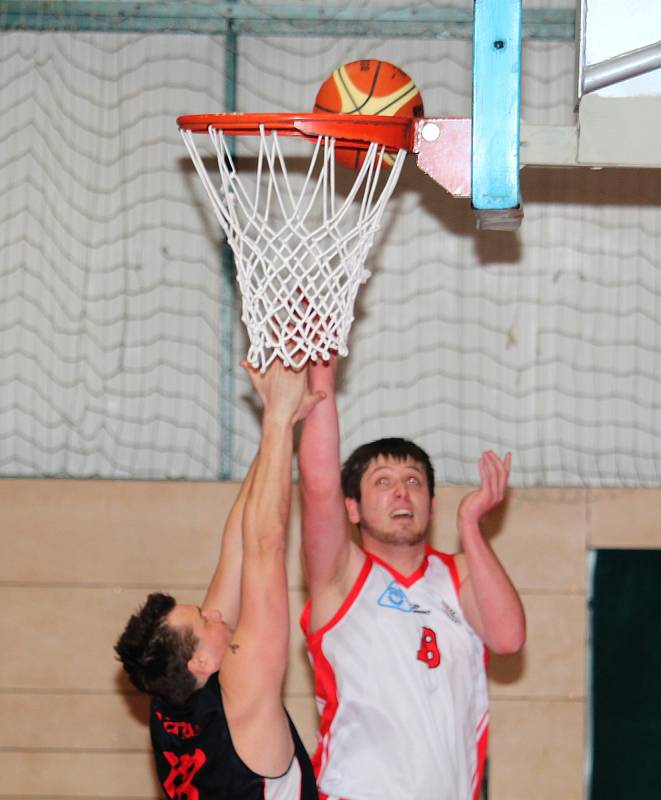 Basketbalisté Spartaku Uherský Brod porazili Teslu Brno 72:57.