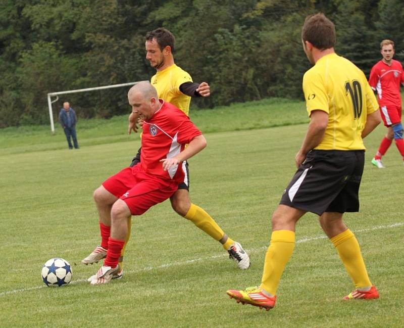 I.B třída: Ostrožská Lhota (v červeném) - Strání 1:3 (1:2).