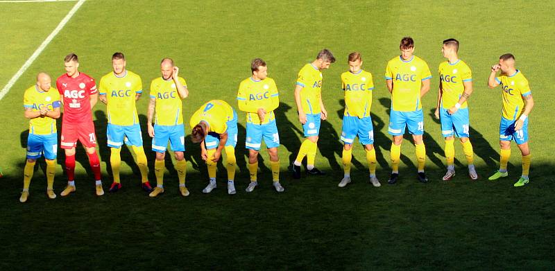 Fotbalisté Slovácko (v bílých dresech) v sobotním odpoledním zápase porazili Teplice 3:2.