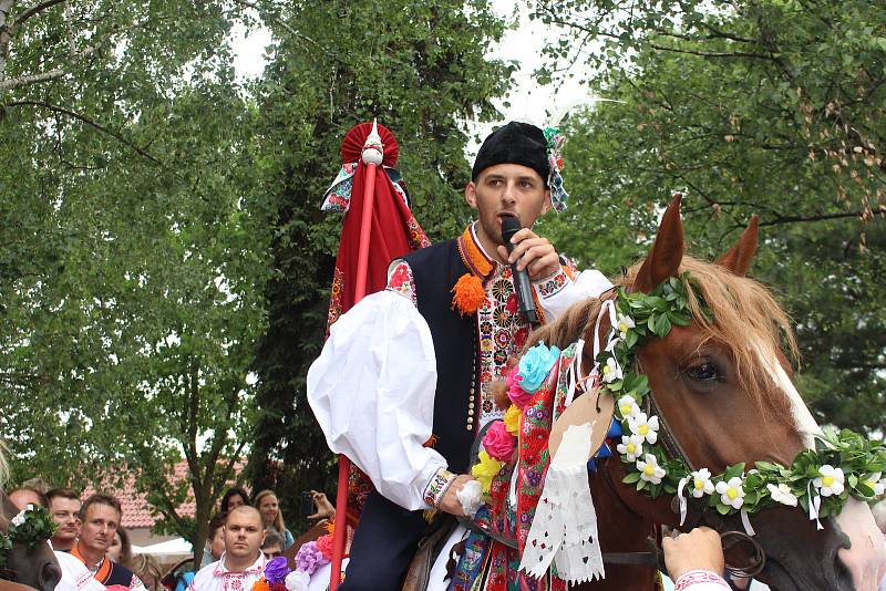 Po třech letech projela Hlukem v pořadí již 23. jízda králů. V jejím čele tentokrát zasedl syn hluckého starosty Tedeáš Křižan, kterého doprovodilo pětadvacet jezdců v královské družině.