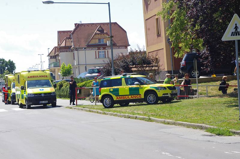 Brutální scéna v Uherském Hradišti. V „myší díře“ sráželo auto lidi jako figurky .