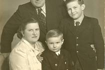 Rodina továrníka Otakara Machálka 12. února 1947.