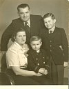 Rodina továrníka Otakara Machálka 12. února 1947.