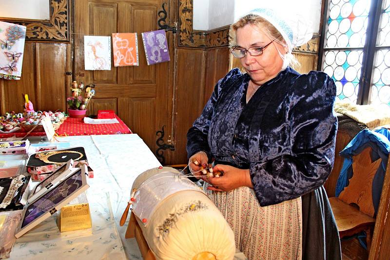 NA HRADĚ. Brána Buchlova se veřejnosti otevřela už na Velký pátek.