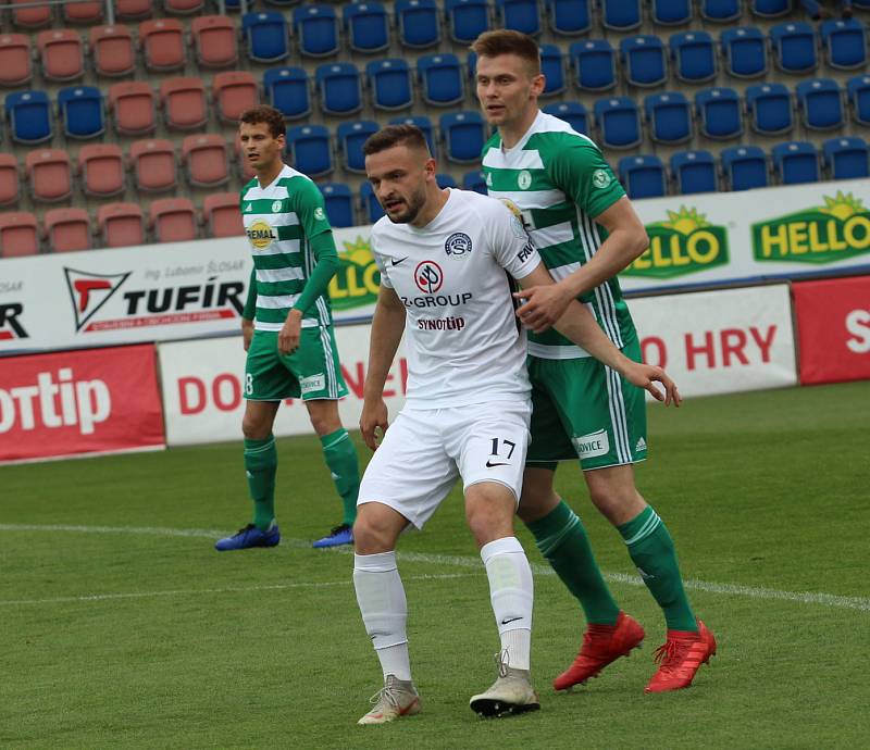 Fotbalisté Slovácka (v bílých dresech) proti Bohemians 1905