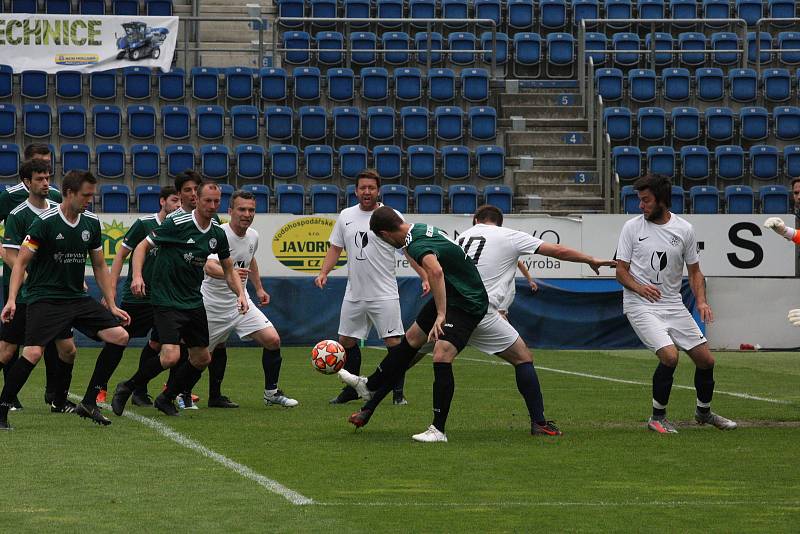 Tým FC Vinaři České republiky (bílé dresy) se dostal na domácím mistrovství Evropy ve fotbale až do finále, když Německo porazil na penalty.