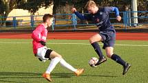 Fotbalisté Uherského Brodu (červené dresy) na závěr čtyřdenního soustředění zdolali starší dorost Slovácka 2:0.