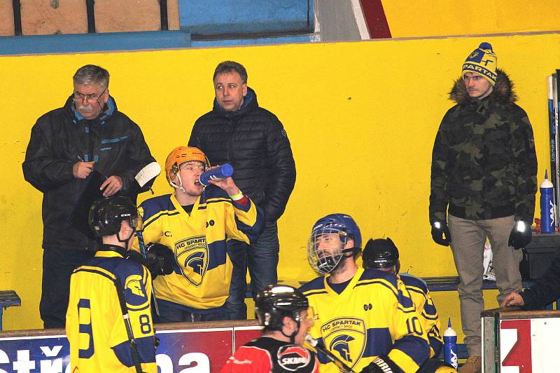 Hokejisté HC Uherský Brod prohráli ve druhém utkání čtvrfinále playoff Krajské ligy s Boskovicemi 3:5.