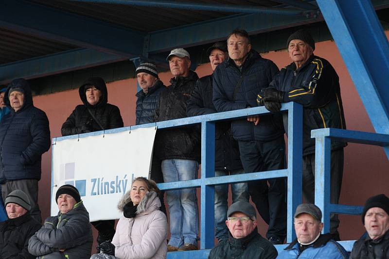 Fotbalisté Uherského Brodu (červené dresy) v 19. kole MSFL podlehli doma na Lapači Otrokovicím 2:3.