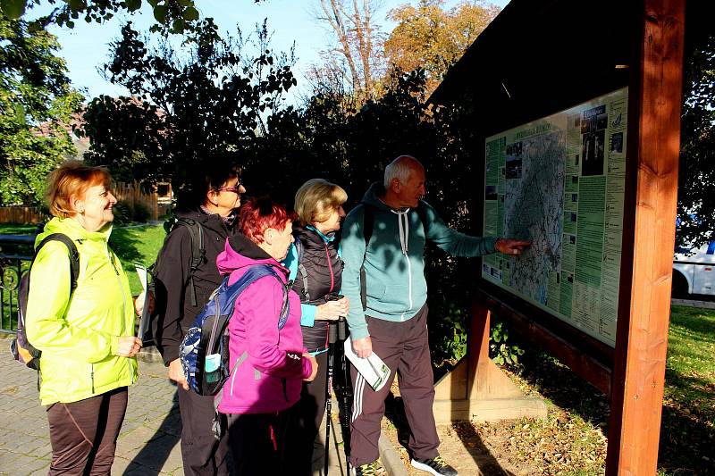 Na tři pěší túry a jednu pro cyklisty vyrazilo v sobotu 180 turistů. V cíli obdrželi účastnický diplom.