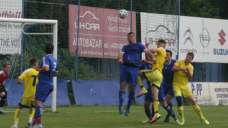 Fotbalisté Kunovice doma prohráli s Nivnicí 0:2. Hosty poprvé vedl nový hlavní trenér Pavel Barcuch.