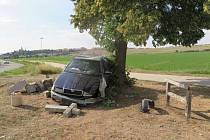 Nehoda v Uherském Hradišti - úterý 16. 8. 2022 - náraz do pomníku