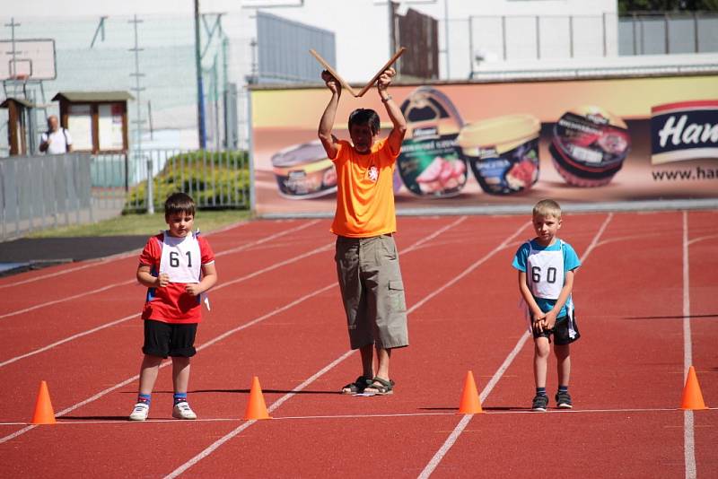 Atletický stadion v Uherském Hradišti hostil olympiádu dětí z mateřských škol.