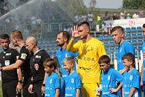 Fotbalisté Slovácka (bílé dresy) v sobotu odpoledne přivítali Mladou Boleslav.