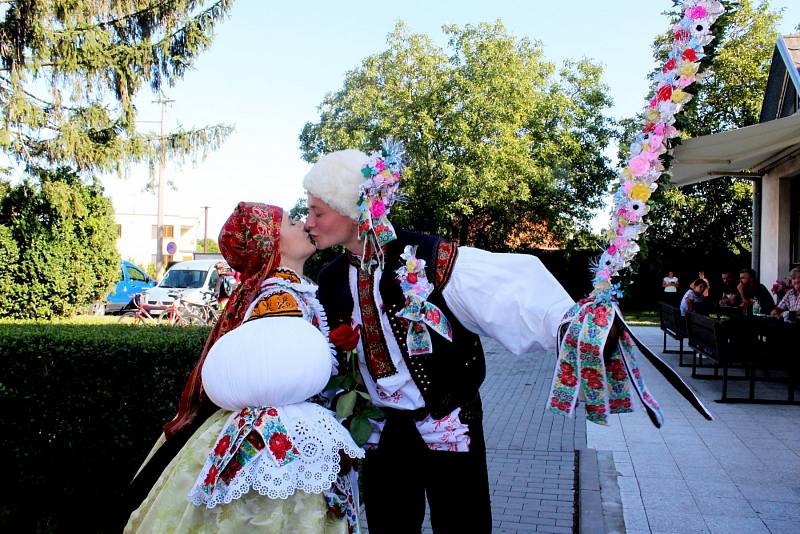 Loňský nejpohlednější stárkovský pár vládl opět kostelanským hodům