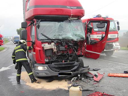 Fotogalerie: Srážka kamionů u Uherského Brodu - Slovácký deník