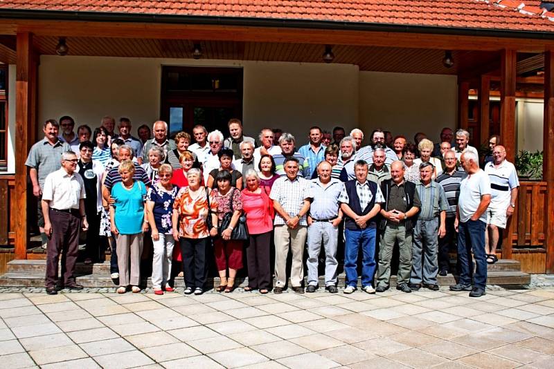 Bývalí zaměstnanci Lesního závodu Buchlovice si dali v pátek dostaveníčko v tamní restauraci U Páva. 