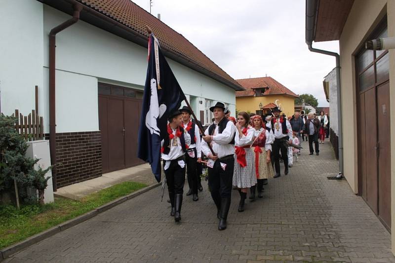 Vinný mok tekl před domy vinařů. Ochutnávala jej nejen rada starších, ale i občané.  