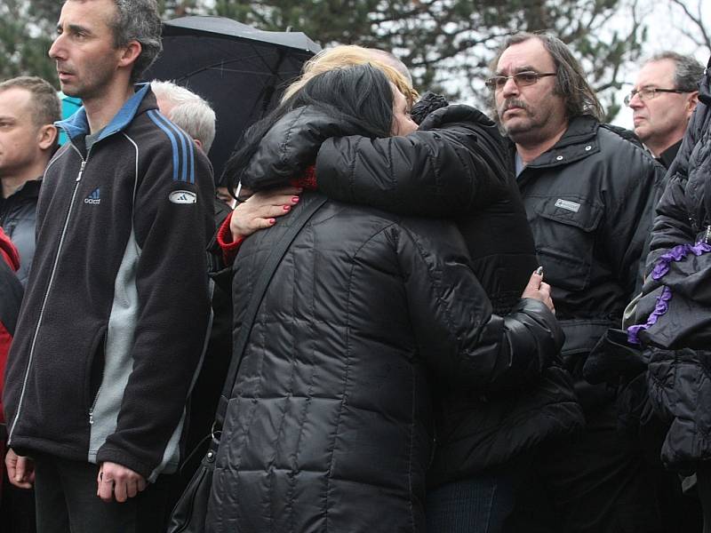 Pietním aktem u místa tragédie se občané Uherského Brodu rozloučili se zavražděnými lidmi.