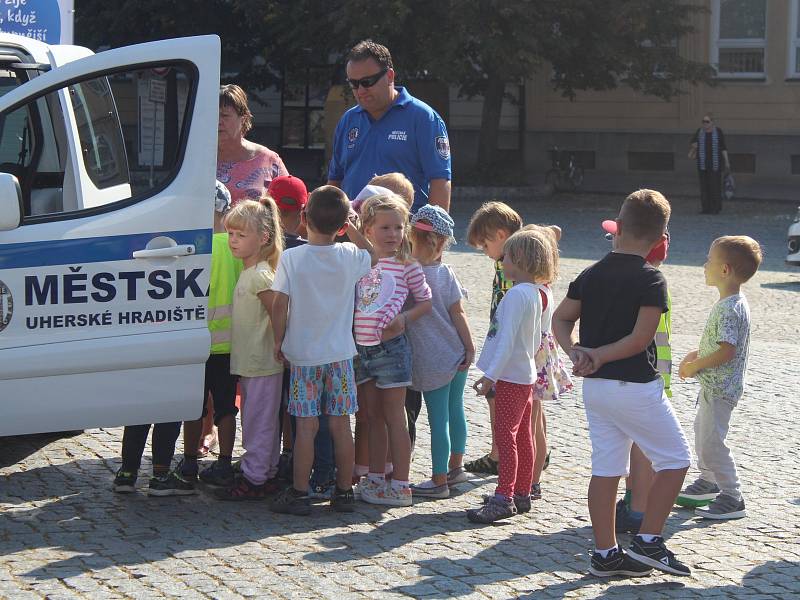 Masarykovo náměstí v Hradišti zaplnilo šest stovek dětí. Ze škol je vylákal Evropský Den bez aut