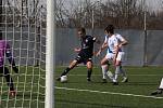 Fotbalisté Slovácka B (modré dresy) ve 20. kole MSFL přehrály Frýdek-Místek 5:1.