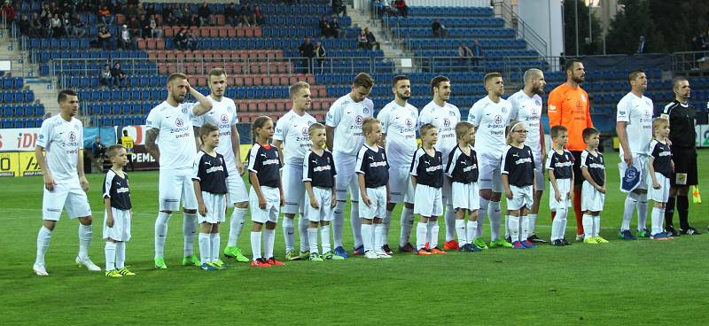 1. FC Slovácko - MFK Karviná (ve žlutém)