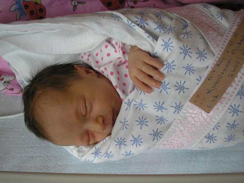 Alžběta Kunovská, 46 cm, 2400 g, 17. 7.2011 