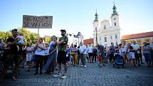 Demonstrace za nezávislou justici a proti vládě Andreje Babiše na Masarykově náměstí v Uherském Hradišti - 11. 6. 2019