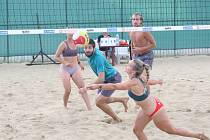 Součástí Slováckého léta 2023 byl i tradiční nočním turnaj mixů v plážovém volejbale.