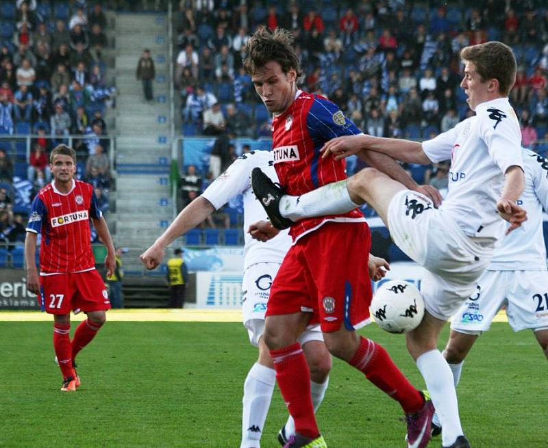 Michael Rabušic vs. Daniel Nešpor (vpravo).