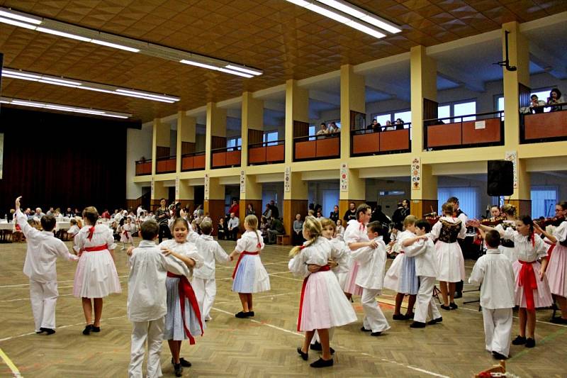 V boršickém kulturním době  panovala příjemná plesová atmosféra krojovaných dětí.