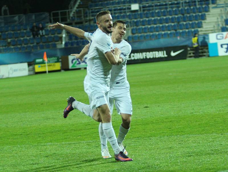 Fotbalisté 1. FC Slovácko (v bílém) porazili FK Mladá Boleslav 2:1.