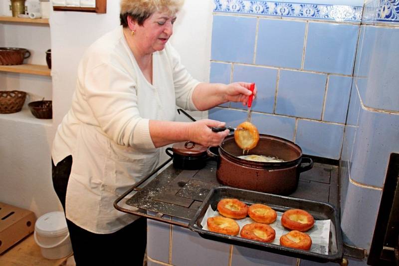 První akce letošního roku přilákala v sobotu stovky lidí do Muzea v přírodě Rochus na slováckou zabijačku a za masopustními tradicemi.