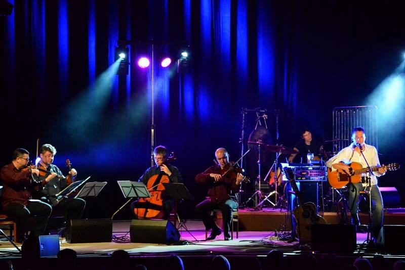 Janek Ledecký s Nostitz Quartetem přivezli do Brodu vánoční náladu.