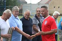 Fotbalisté Kněžpole oslavili výročí  90+1 let od založení oddílu. Popřát přijel Mercedes Team Petra Švancary.