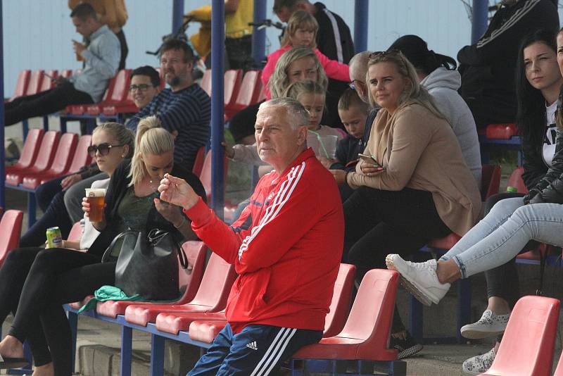 Fotbalisté Kunovice doma prohráli s Nivnicí 0:2. Hosty poprvé vedl nový hlavní trenér Pavel Barcuch.