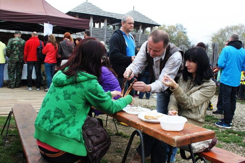 Speciality z pašíků, košt pálenek a dobrá zábava přilákaly v sobotu do skanzenu 800 návštěvníků.