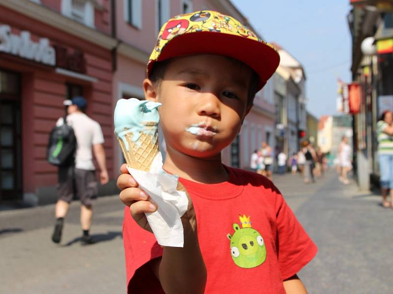 Zmrzlina nabízí v rozpálených ulicích Slovácka jedno z příjemných osvěžení. 