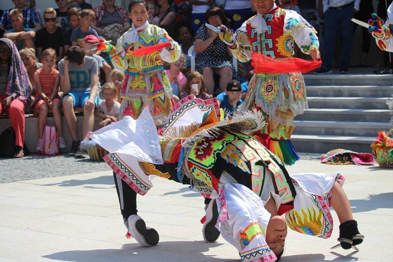 15. ročník folklorních vystoupení v Uherském Brodě se zúčastnily soubory z Namibie, Indie, Egypta a Peru.  