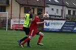 Fotbalisté Jalubí (žlutočerné dresy) v semifinále Poháru OFS Jarošovský pivovar zdolali Nedakonice 3:0.