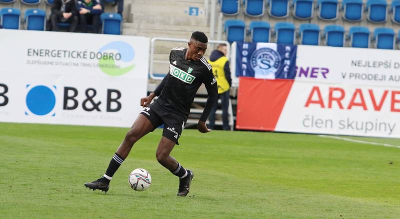 Fotbalisté Slovácka (bílé dresy) ve 28. kole FORTUNA:LIGY zdolali poslední Karvinou 3:1.