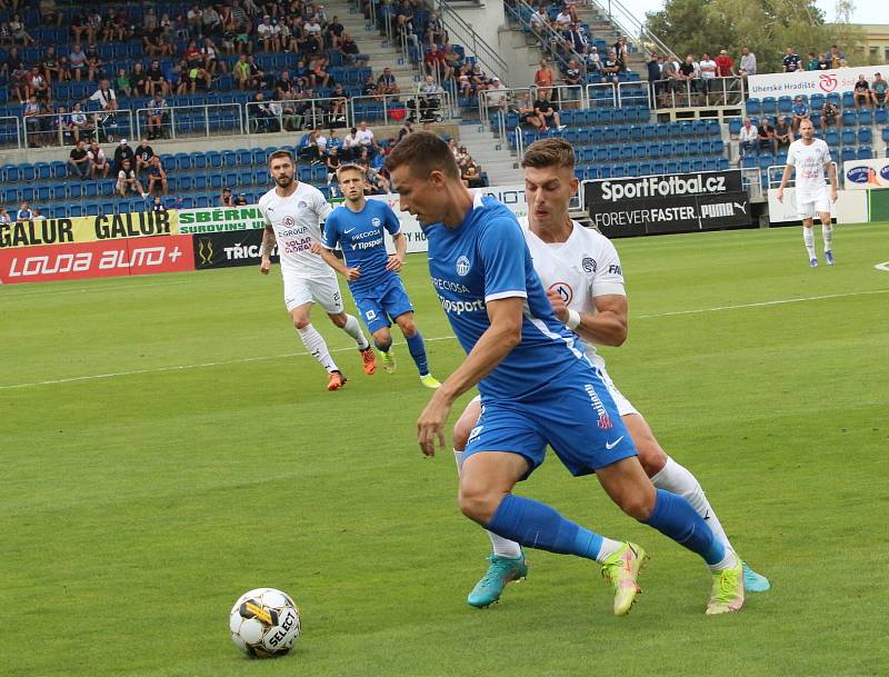 Fotbalisté Slovácka (bílé dresy) v 5. kole FORTUNA:LIGY vyzvali Slovan Liberec.